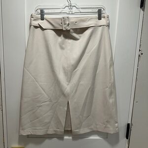 200010	Womens	Skirt	Banana Republic	Knee Length Belted	Ivory	10		Like New